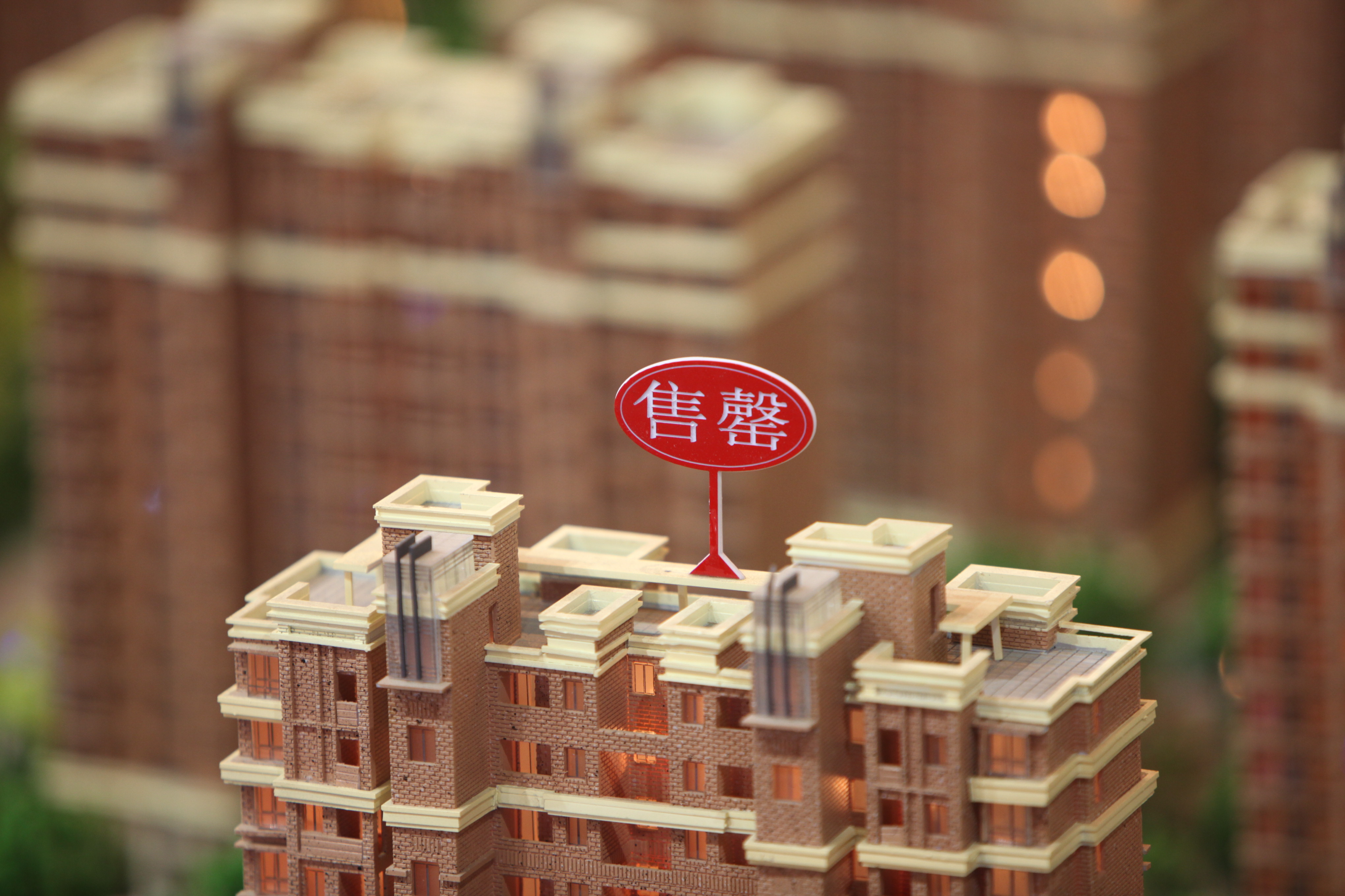 上海高端住宅市场爆发，四大楼盘一个月吸金447亿元