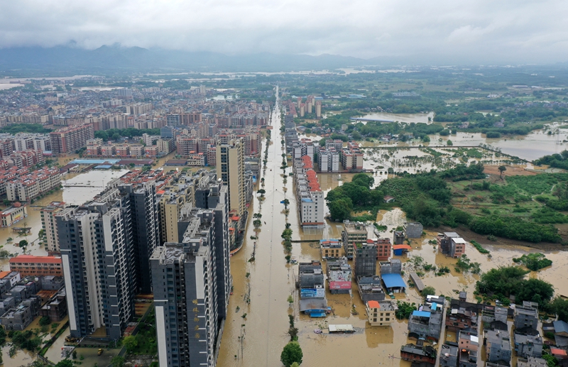 4月21日，广东清远英德市浛洸镇被洪水淹没的区域（无人机图）   新华社图