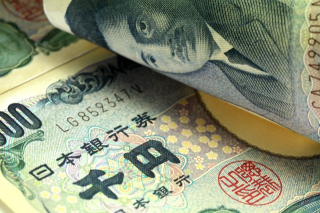 日本央行不及市场预期的“鹰派”，市场继续看空日元和日债